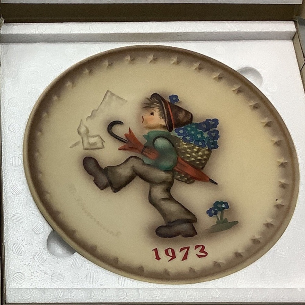 M.J Hummel 3rd annual collectors plate from 1973 ~No. 266. Goebel West Germany